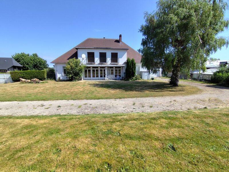 Maison 8 pièces 342 m² · à Boissey-le-Châtel · 342 m² · 389 800 €