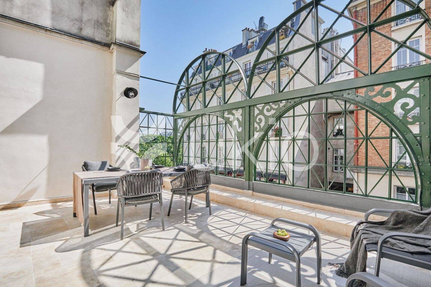 Appartement 3 pièces 104 m² · à Paris 1er Arrondissement · 104 m² · 8 765 €/mois
