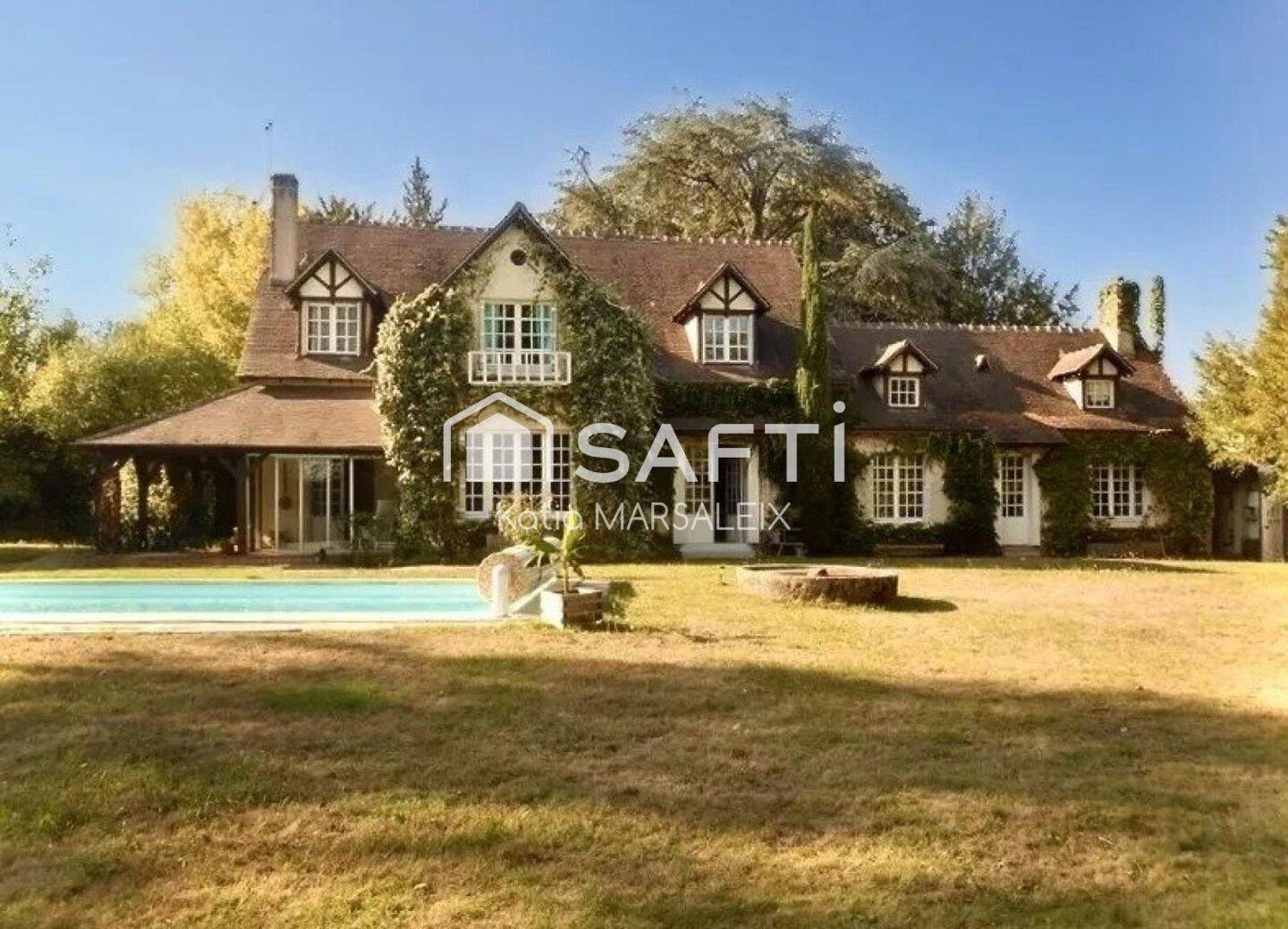 Maison 9 pièces 239 m² · à Montgivray · 239 m² · 355 000 €