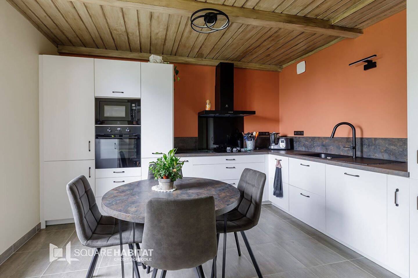 Appartement 3 pièces 80 m² · à Les Fins · 80 m² · 150 000 €