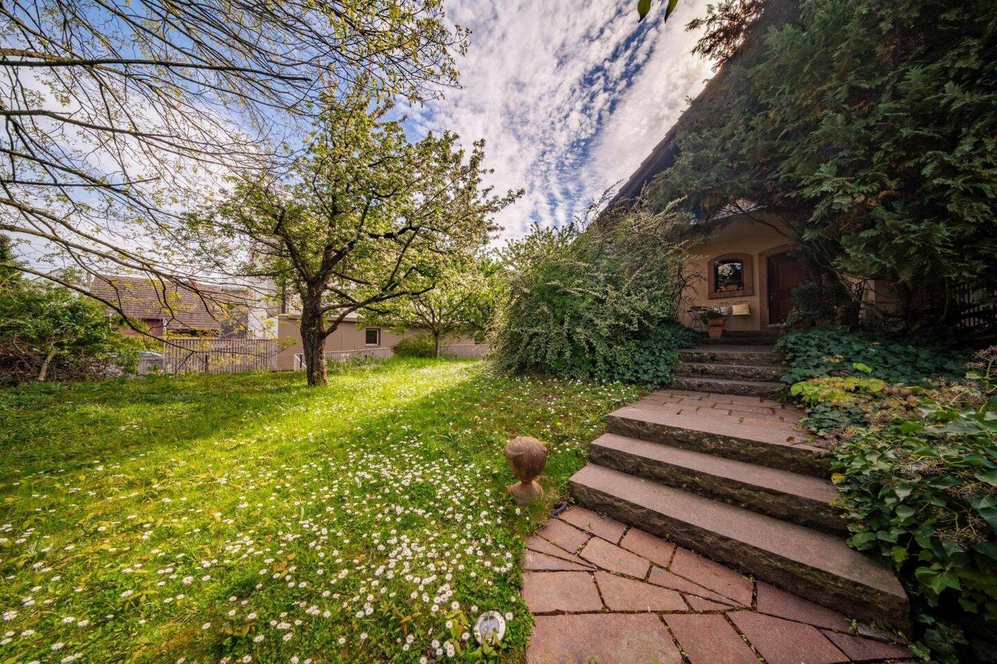 Maison 6 pièces 218 m² · à Village-Neuf · 218 m² · 680 000 €