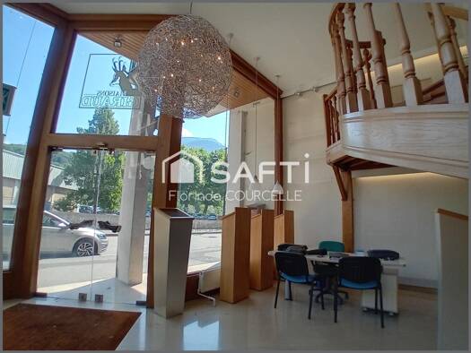 Local commercial à louer 1 362 € 119 m² de surface de vente Centre Ville Albertville 73200
