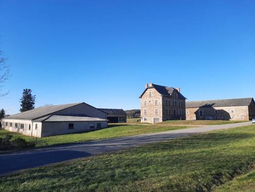 Ferme à vendre 399 000 € 7 pièces 5 chambres 240 m² 260 000 m² de terrain Quins 12800