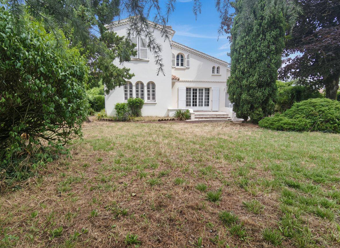 Maison 6 pièces 157 m² · à Angoulême · 157 m² · 273 000 €