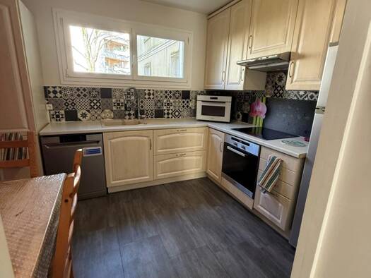 Appartement à louer 1 600 € 4 pièces 3 chambres 89,1 m² RDC Le Village Montigny-le-Bretonneux 78180