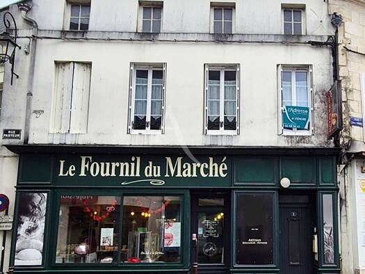 Immeuble à vendre 315 000 € Pons 17800