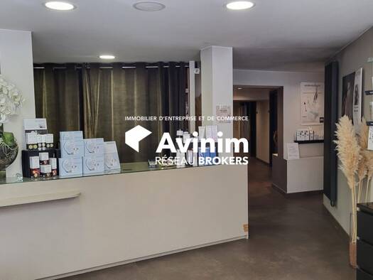 Local commercial à louer 1 990 € 180 m² de surface de vente Côte Ouest-Ormeaux Le Havre 76600