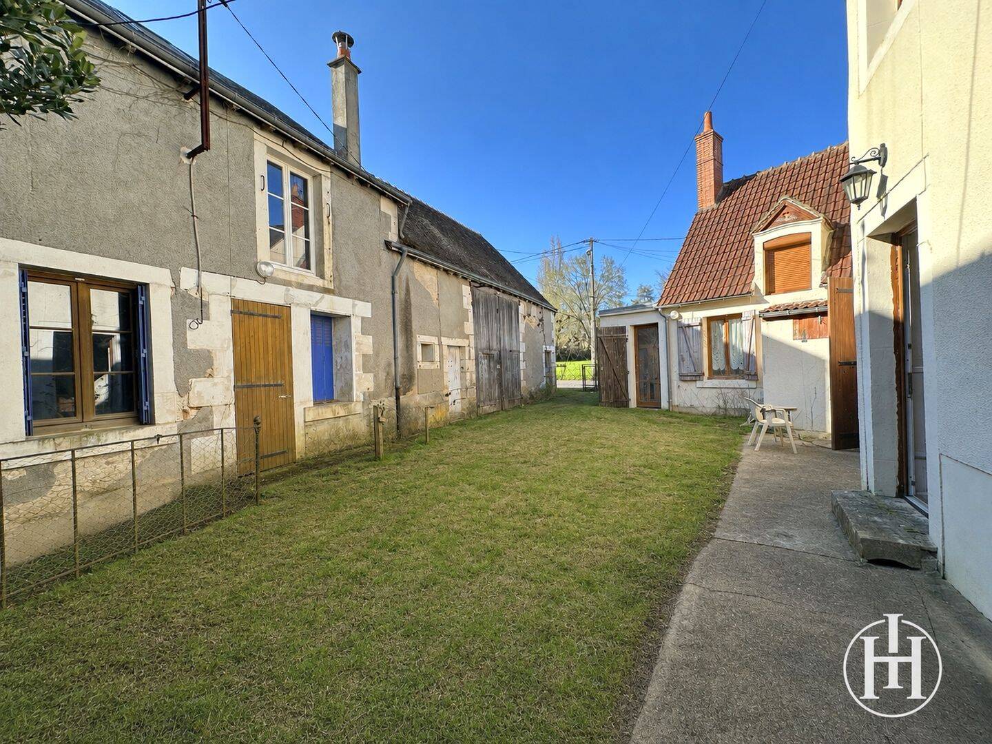 Maison 12 pièces 350 m² · à La Celle-Condé · 350 m² · 109 000 €