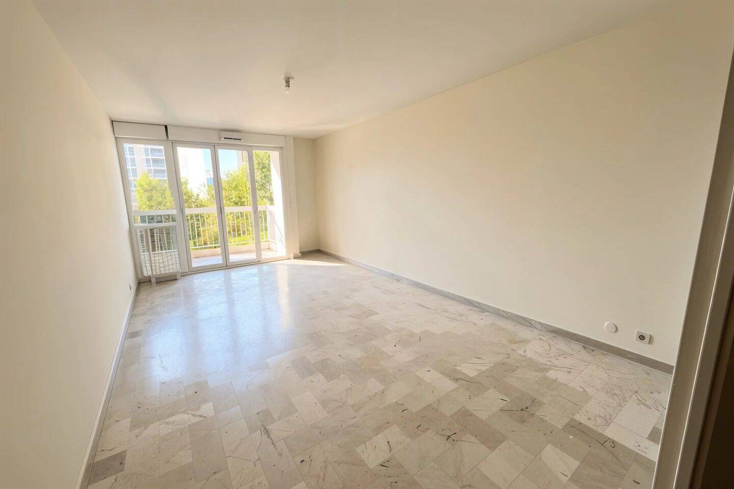 Appartement 3 pièces 74 m² · à Marseille 12ème Arrondissement · 73,8 m² · 1 025 €