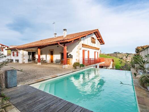 Maison à vendre 691 500 € 6 pièces 4 chambres 260 m² 637 m² de terrain Souraïde 64250