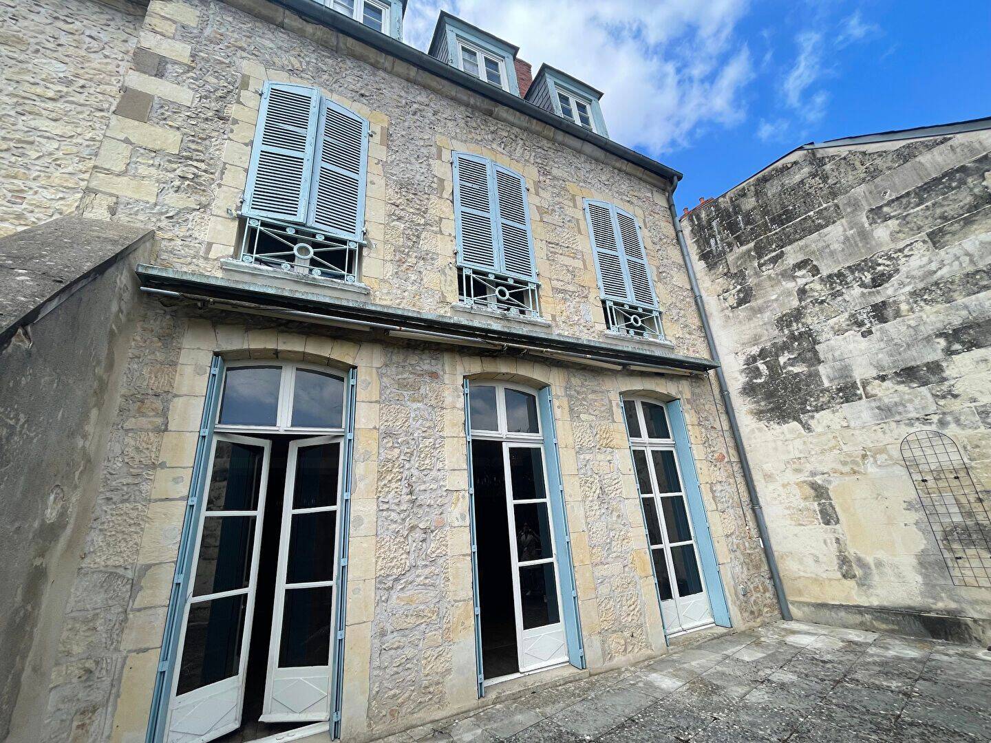 Maison 6 pièces 264 m² · à Nevers · 264,5 m² · 327 000 €