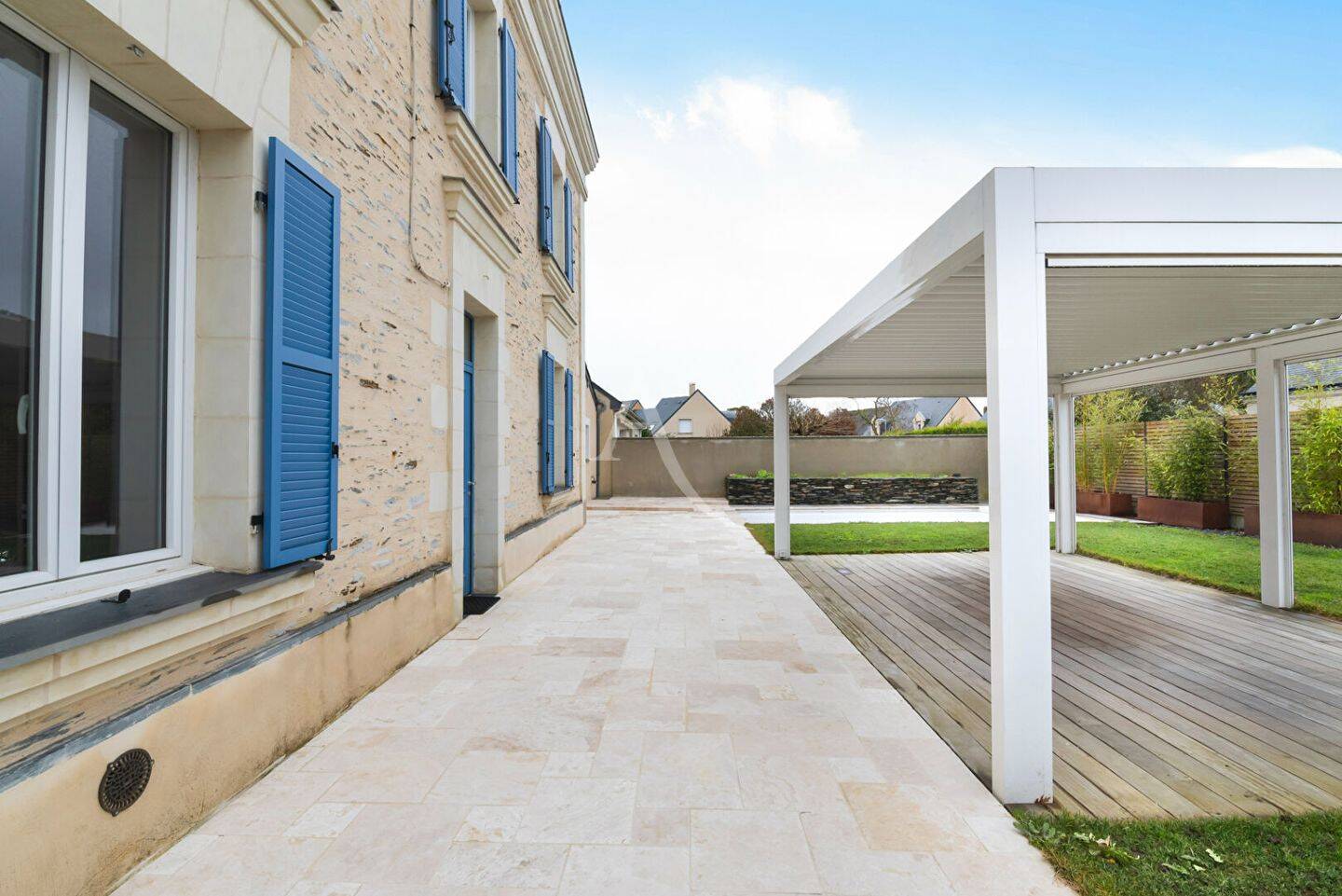 Maison 8 pièces 231 m² · à Angers · 231 m² · 806 300 €