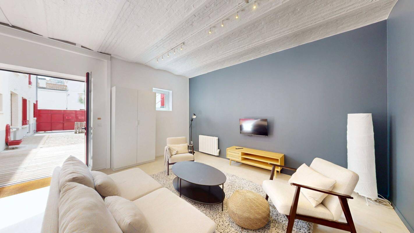 Appartement 1 pièce 141 m² · à Ivry-sur-Seine · 141 m² · 900 €