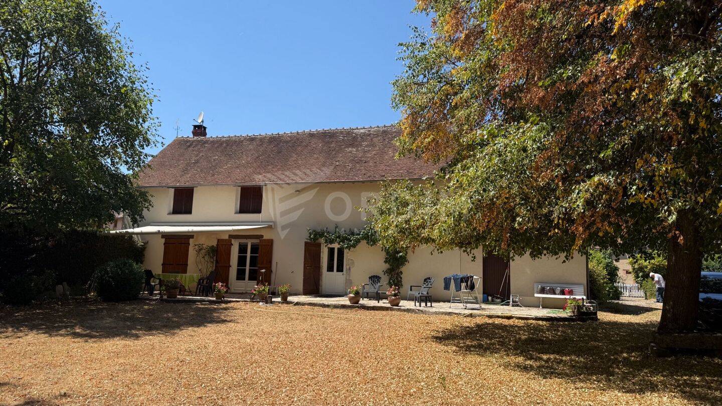 Maison 8 pièces 235 m² · à Beaulieu-sur-Loire · 235 m² · 249 000 €