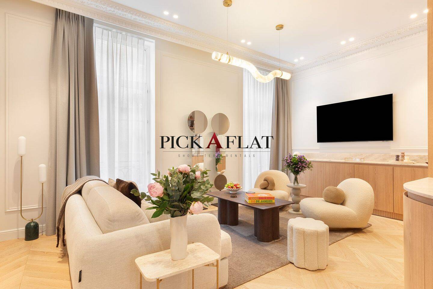 Appartement 3 pièces 84 m² · à Paris 1er Arrondissement · 84 m² · 5 190 €