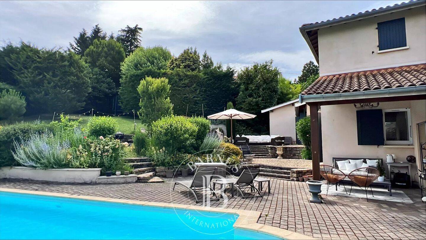 Maison 6 pièces 184 m² · à Saint-Didier-au-Mont-d'Or · 184,3 m² · 3 795 €