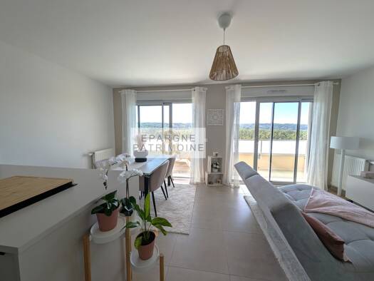 Appartement à vendre 289 000 € 3 pièces 2 chambres 62 m² Étage 2/2 Fondbonniere L'Isle-d'Abeau 38080