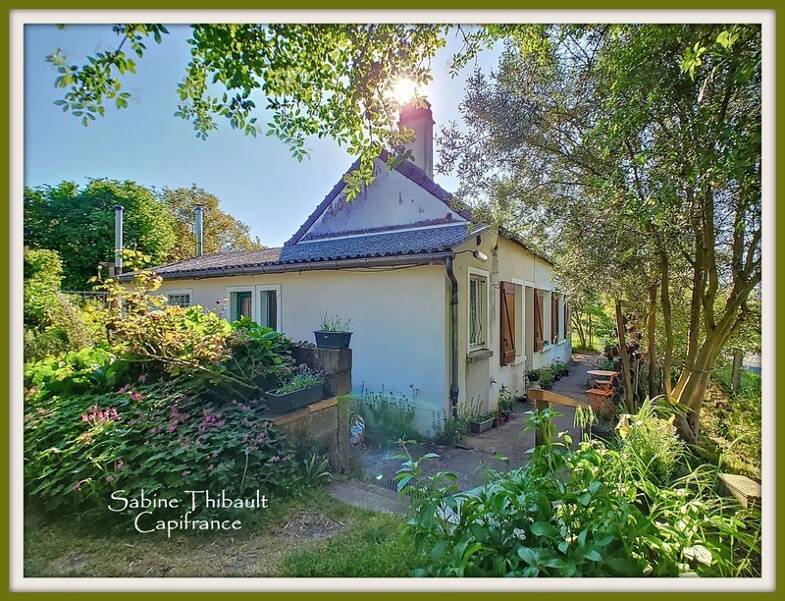 Maison de plain-pied à vendre 75 600 € 3 pièces 2 chambres 66 m² 1 490 m² de terrain Pontvallain 72510