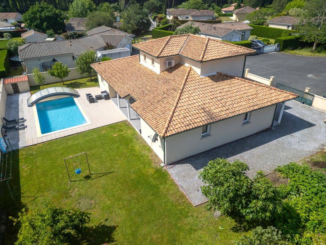 Maison 5 pièces 147 m² · à Ychoux · 147 m² · 494 000 €