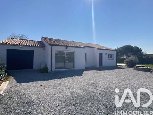 Maison de plain-pied à vendre 277 000 € 5 pièces 4 chambres 105 m² 680 m² de terrain Champagné-les-Marais 85450