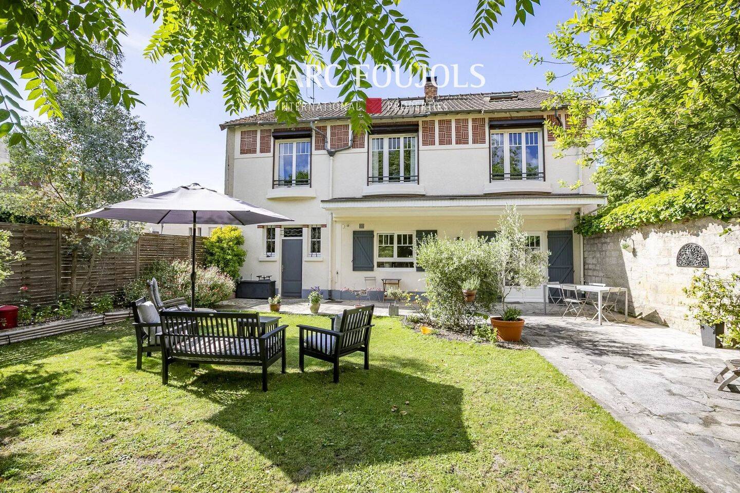 Maison 8 pièces 245 m² · à Chantilly · 245 m² · 892 000 €