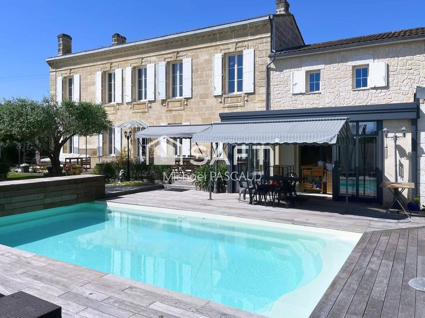 Maison 8 pièces 246 m² · à Saint-André-de-Cubzac · 246 m² · 590 000 €