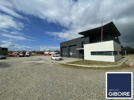 Entrepôt à louer 13 704 € 1 272 m² d'espace de stockage Treillières 44119
