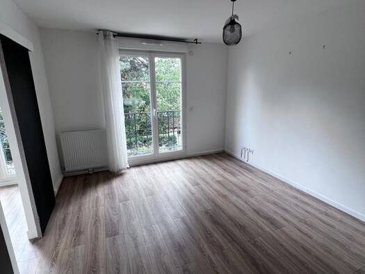 Appartement à louer 1 100 € 2 pièces 1 chambre 35 m² Étage 2/4 Jean Jaurès-Président Pompidou Gagny 93220