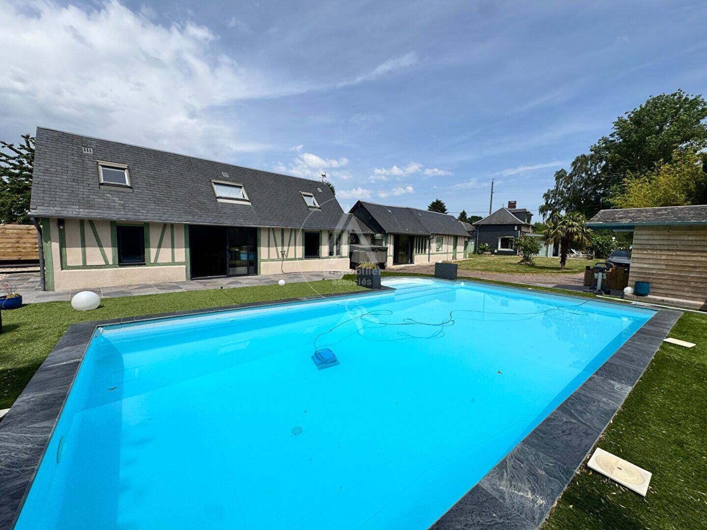 Maison 6 pièces 160 m² · à Bourneville-Sainte-Croix · 160 m² · 265 000 €