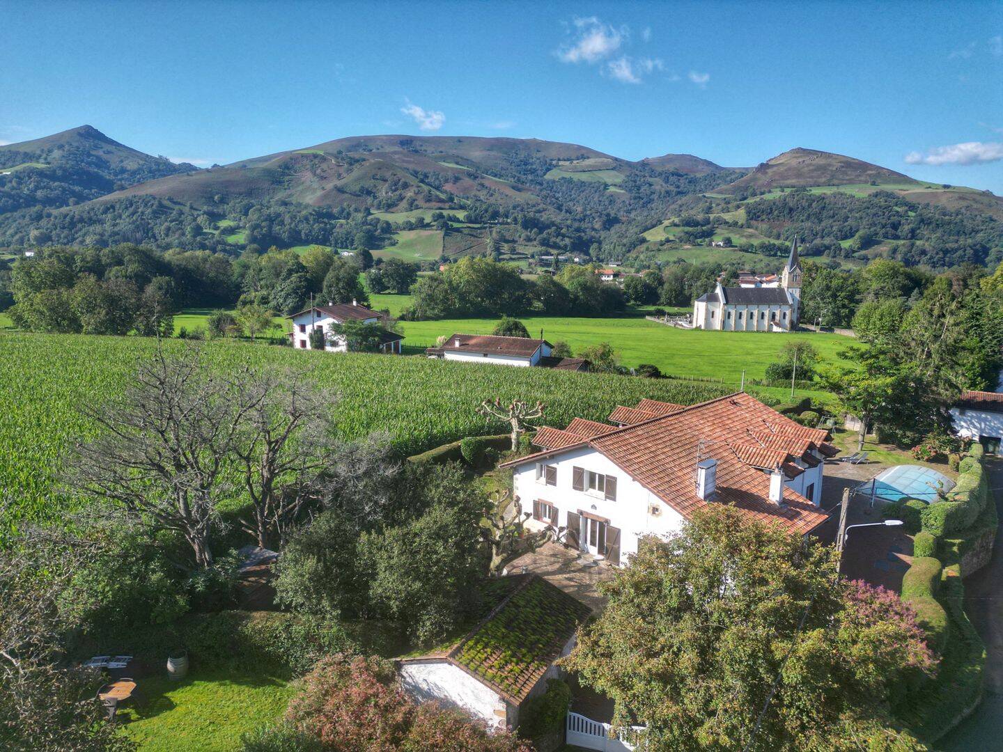 Maison 11 pièces 395 m² · à Saint-Jean-Pied-de-Port · 395 m² · 595 000 €