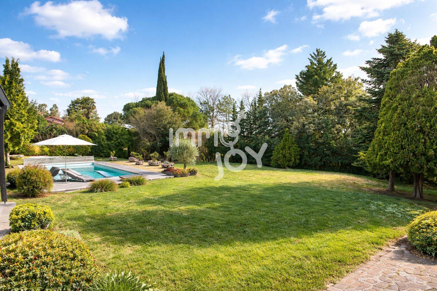 Maison 5 pièces 217 m² · à Vigoulet-Auzil · 217 m² · 769 000 €