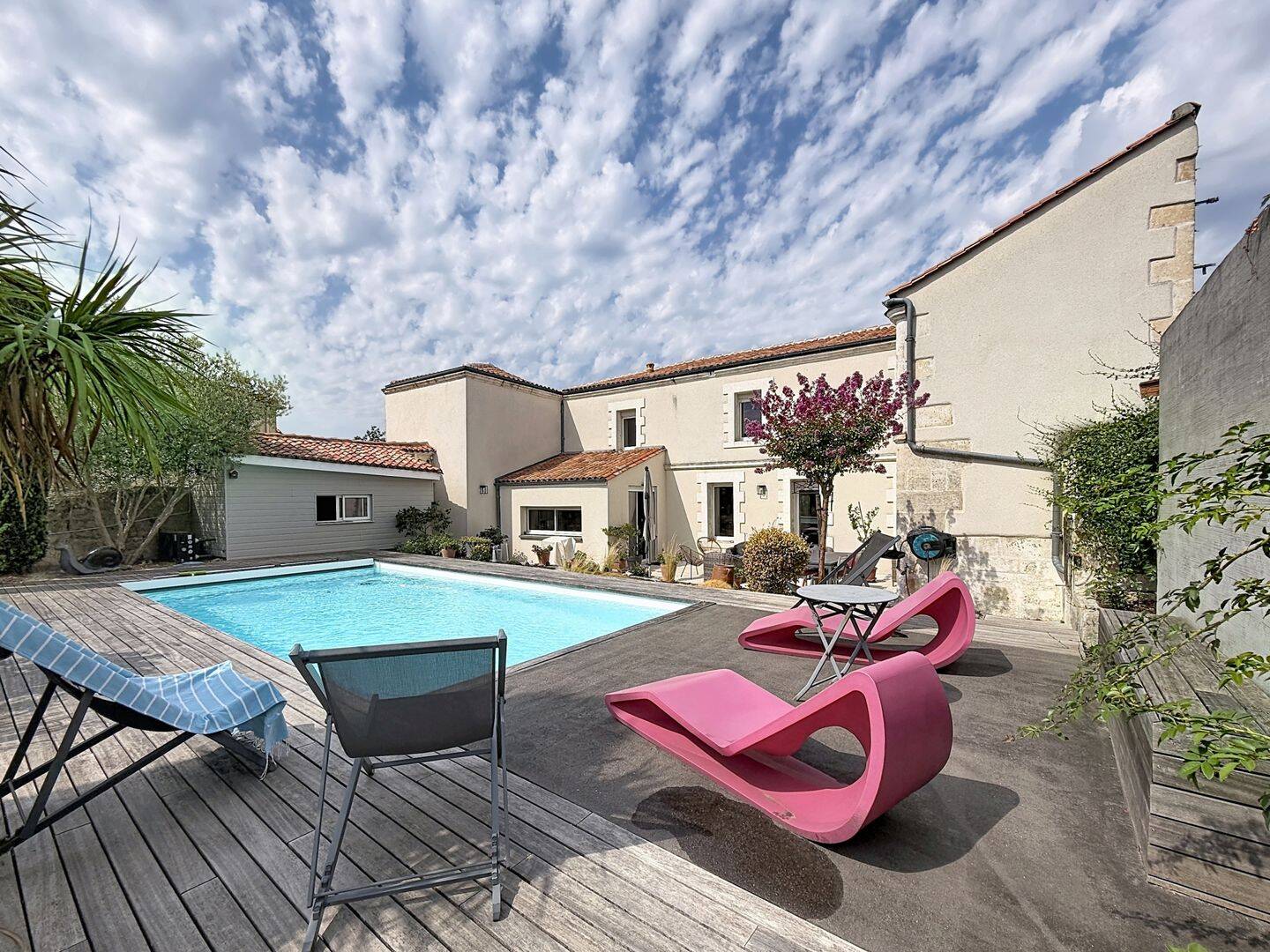 Maison 9 pièces 264 m² · à Angoulême · 264 m² · 748 000 €