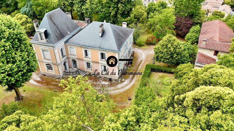 Maison 11 pièces 559 m² · à Ambarès-Et-Lagrave · 559 m² · 1 680 000 €