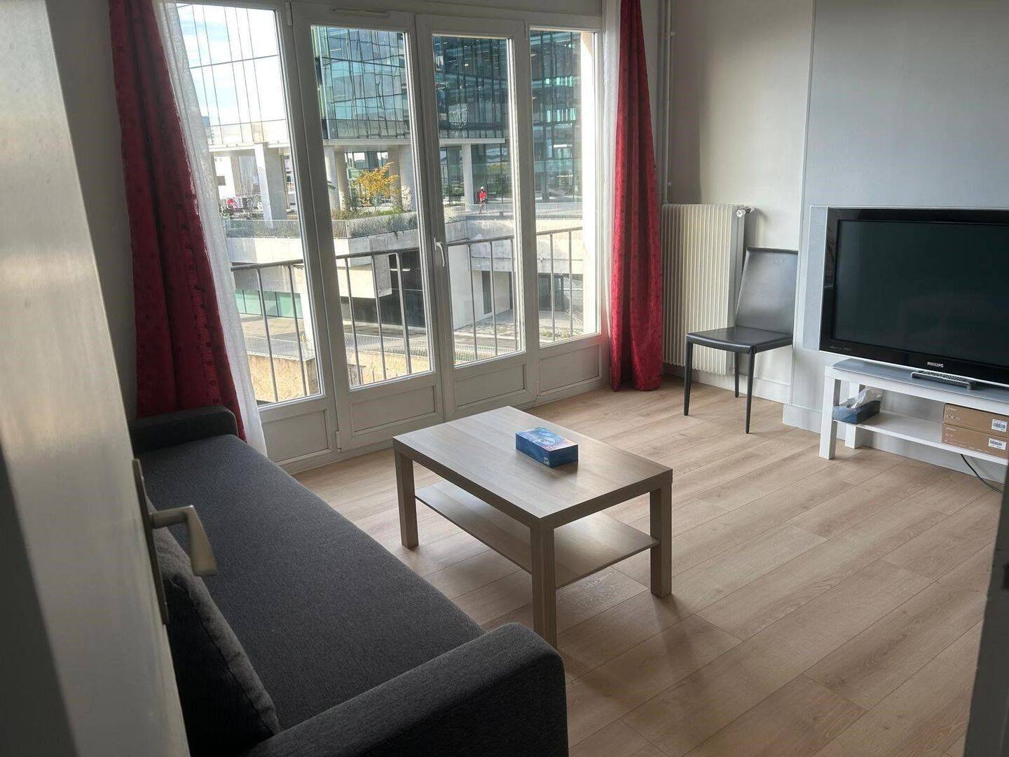 Appartement 1 pièce 77 m² · à Puteaux · 77 m² · 720 €