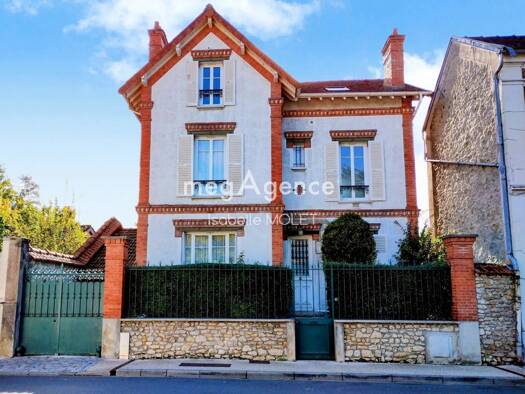 Demeure à vendre 452 000 € 9 pièces 6 chambres 176 m² 533 m² de terrain Saint Liesne-Centre Est Melun 77000