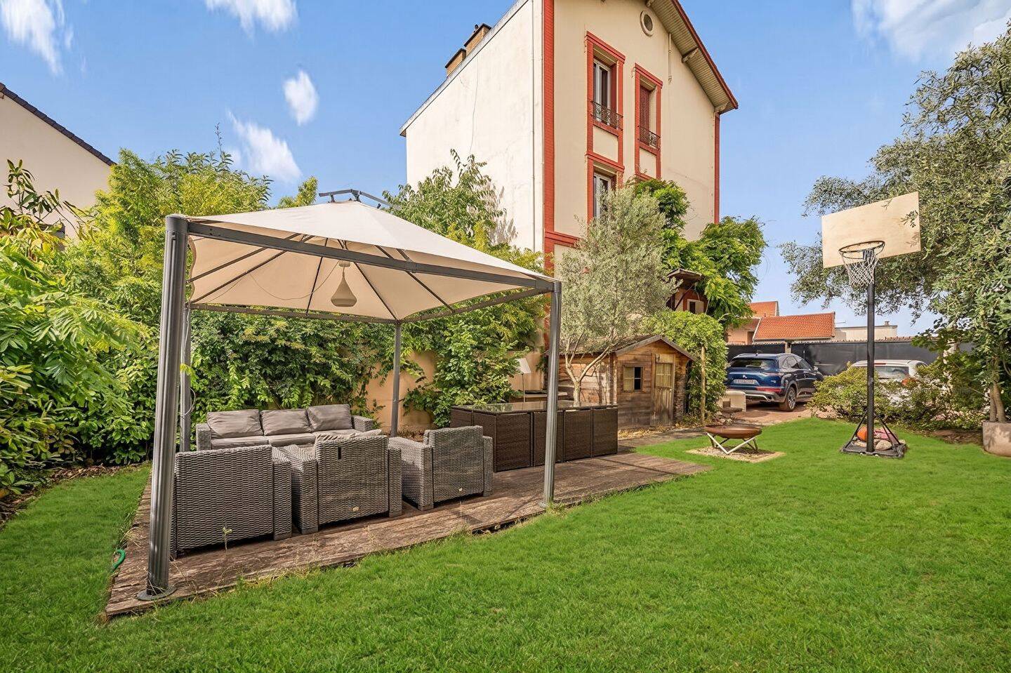 Maison 9 pièces 238 m² · à Nanterre · 238 m² · 895 000 €