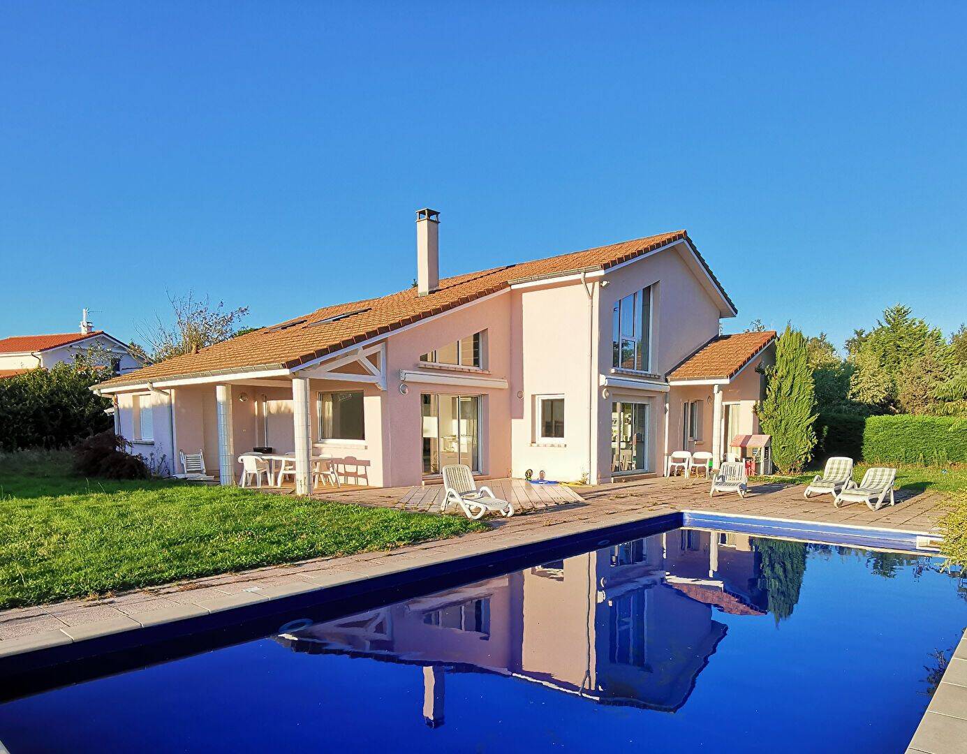 Maison 8 pièces 244 m² · à La Tour-en-Jarez · 244 m² · 539 000 €