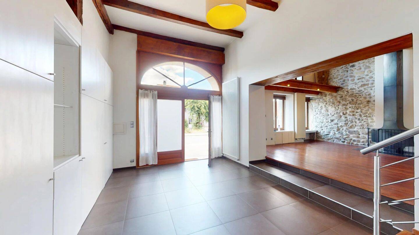 Maison 9 pièces 281 m² · à Feigères · 281 m² · 3 770 €/mois