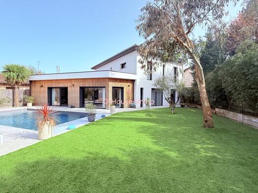 Maison à vendre 1 350 000 € 7 pièces 5 chambres 262 m² 646 m² de terrain Centre Ville Bruges 33520