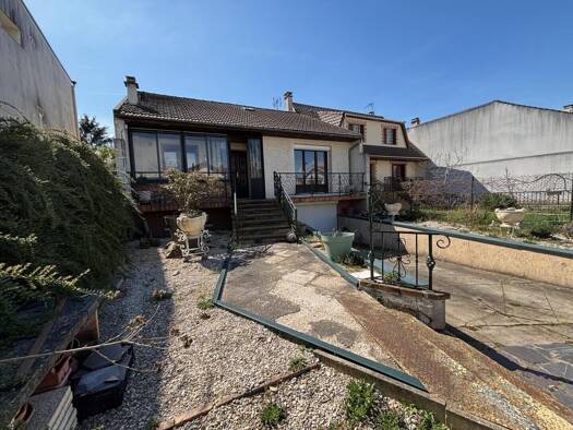 Maison à vendre 327 000 € 5 pièces 3 chambres 107 m² 503 m² de terrain Victor Hugo-Maurice Berteaux Le Blanc-Mesnil 93150