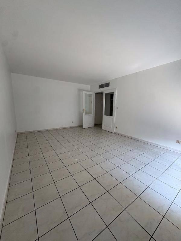 Appartement 2 pièces 52 m² · à Lyon 8ème Arrondissement · 52 m² · 876 €
