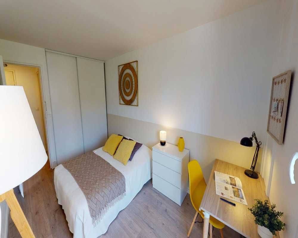 Appartement 4 pièces 90 m² · à Garches · 90 m² · 875 €