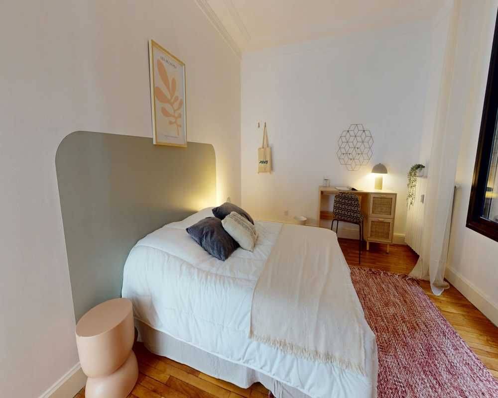 Appartement 4 pièces 120 m² · à Paris 8ème Arrondissement · 120 m² · 1 325 €