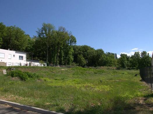 Terrain constructible viabilisé à vendre 125 000 € 544 m² de terrain Les Blaches-Les Champs Montélimar 26200