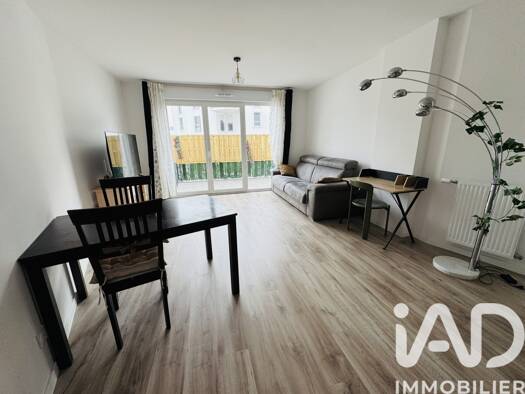 Appartement à vendre 269 000 € 3 pièces 2 chambres 64 m² Étage 3/4 Le Coudraie Poissy 78300