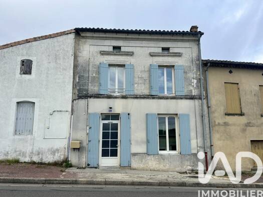 Maison de ville à vendre 72 000 € 4 pièces 3 chambres 81 m² 83 m² de terrain Montlieu-la-Garde 17210