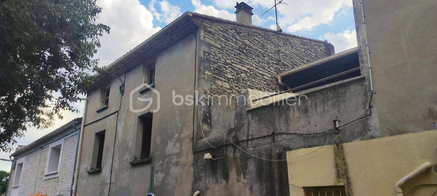Maison 8 pièces 200 m² · à Milhaud · 200 m² · 155 000 €