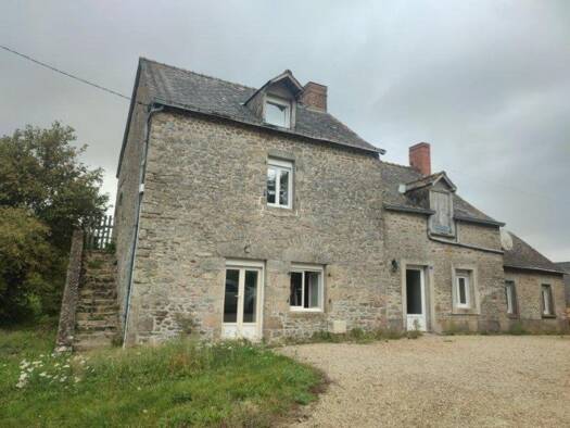 Maison à vendre 84 250 € 7 pièces 4 chambres 145 m² 1 260 m² de terrain Mayenne 53100