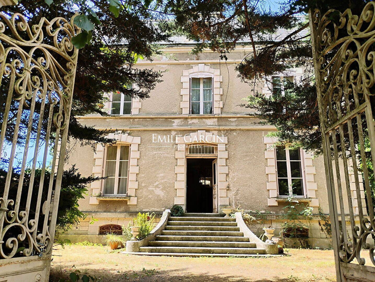 Maison 17 pièces 400 m² · à Saint-Fargeau · 400 m² · 425 000 €