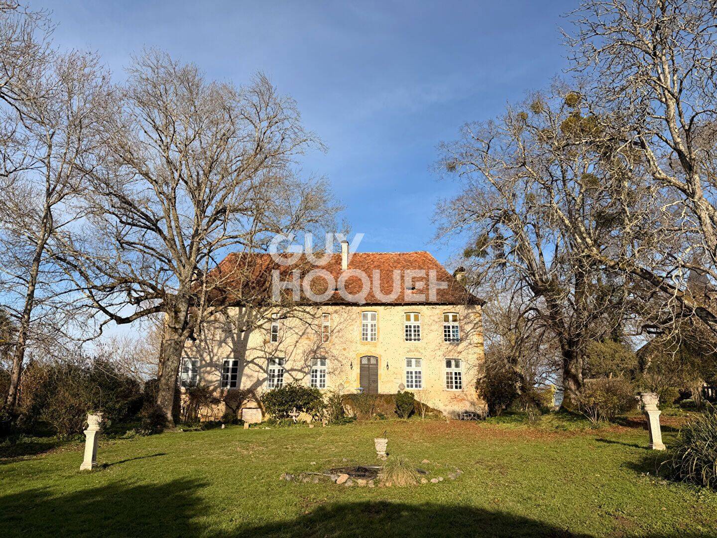 Maison 8 pièces 350 m² · à Momas · 350 m² · 430 000 €